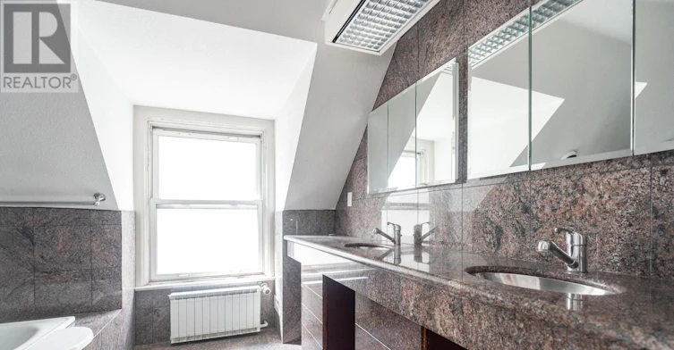 3RD FL-25 Coulson Avenue, Toronto, ON, M4V 1Y3 - 4