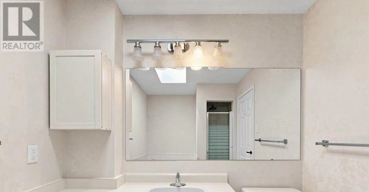 601 Roehampton Avenue, Toronto, ON, M4P 1S7 - 11