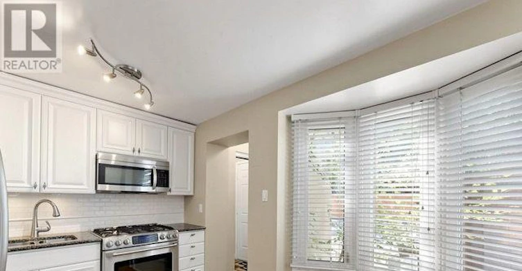 601 Roehampton Avenue, Toronto, ON, M4P 1S7 - 3