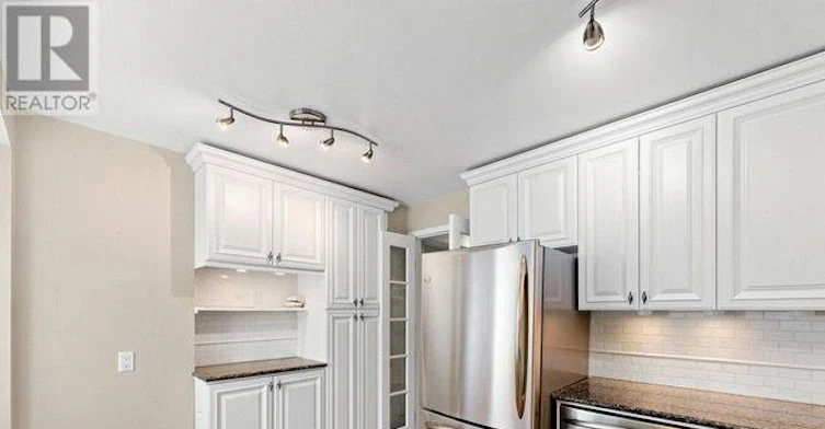 601 Roehampton Avenue, Toronto, ON, M4P 1S7 - 4