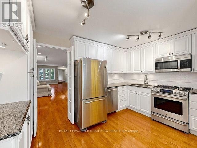 601 Roehampton Avenue, Toronto, ON, M4P 1S7 - 2