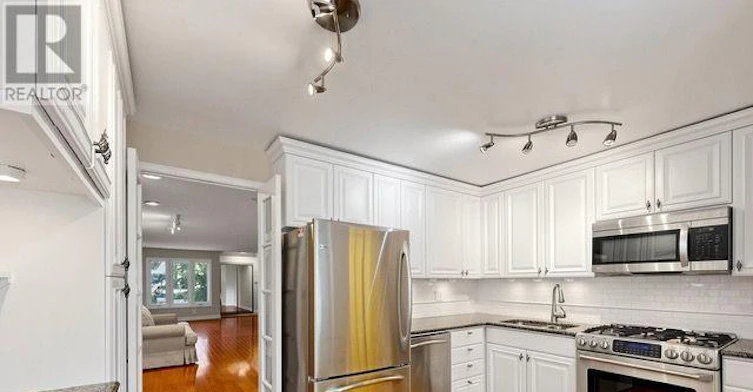 601 Roehampton Avenue, Toronto, ON, M4P 1S7 - 2
