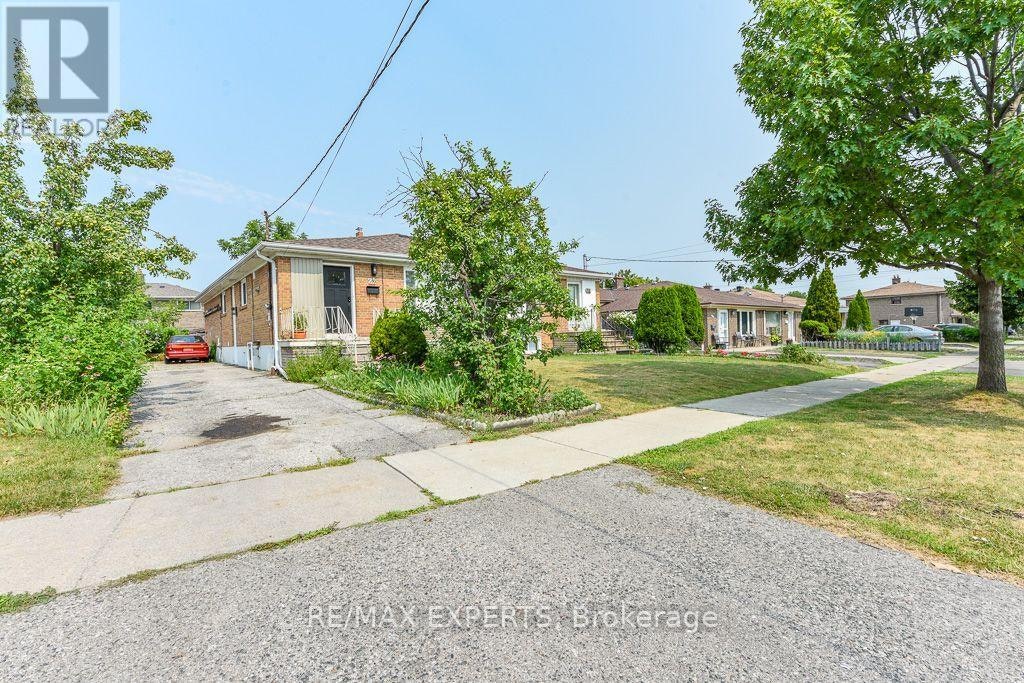 22 Rubydale Gardens, Toronto, ON, M9L 1B9 - 26