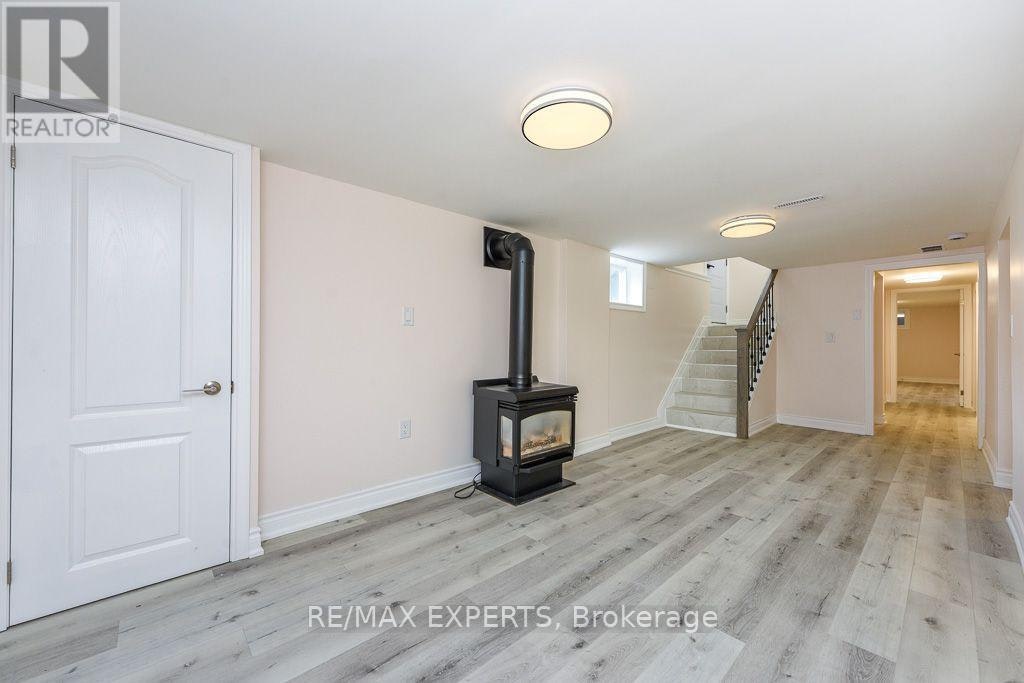 22 Rubydale Gardens, Toronto, ON, M9L 1B9 - 4