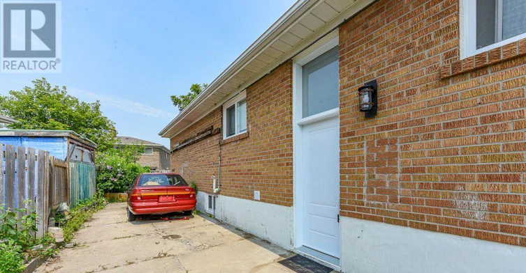 22 Rubydale Gardens, Toronto, ON, M9L 1B9 - 24