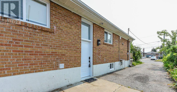 22 Rubydale Gardens, Toronto, ON, M9L 1B9 - 23