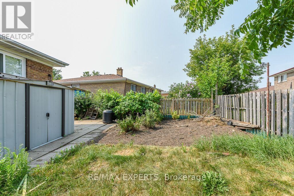 22 Rubydale Gardens, Toronto, ON, M9L 1B9 - 22