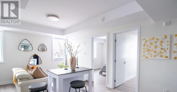 101-994 Bronson Avenue, Ottawa, ON, K1S 4H1 - 2