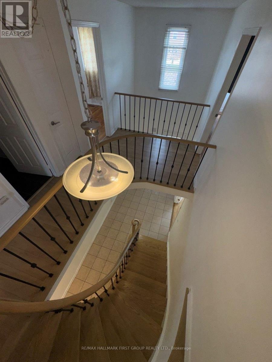 6 Carruthers Crescent, Barrie, ON, L4M 6A5 - 5