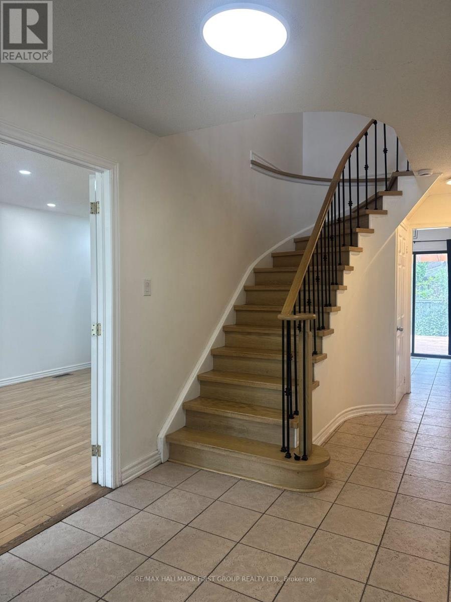 6 Carruthers Crescent, Barrie, ON, L4M 6A5 - 4