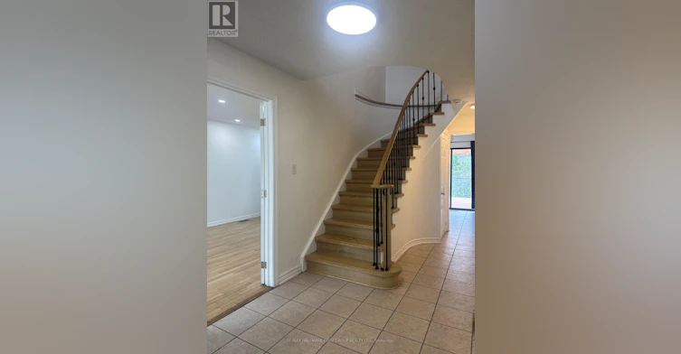 6 Carruthers Crescent, Barrie, ON, L4M 6A5 - 4