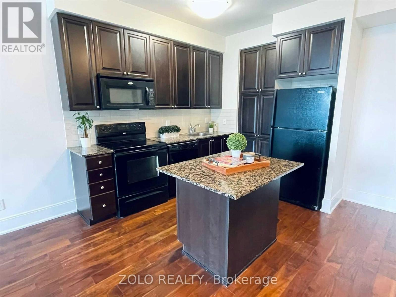 305-330 Burnhamthorpe Road W, Mississauga, ON, L5B 0E1 - 2