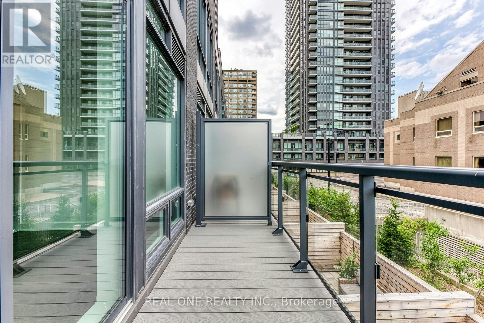 42 Sonic Way, Toronto, ON, M3C 0P3 - 27