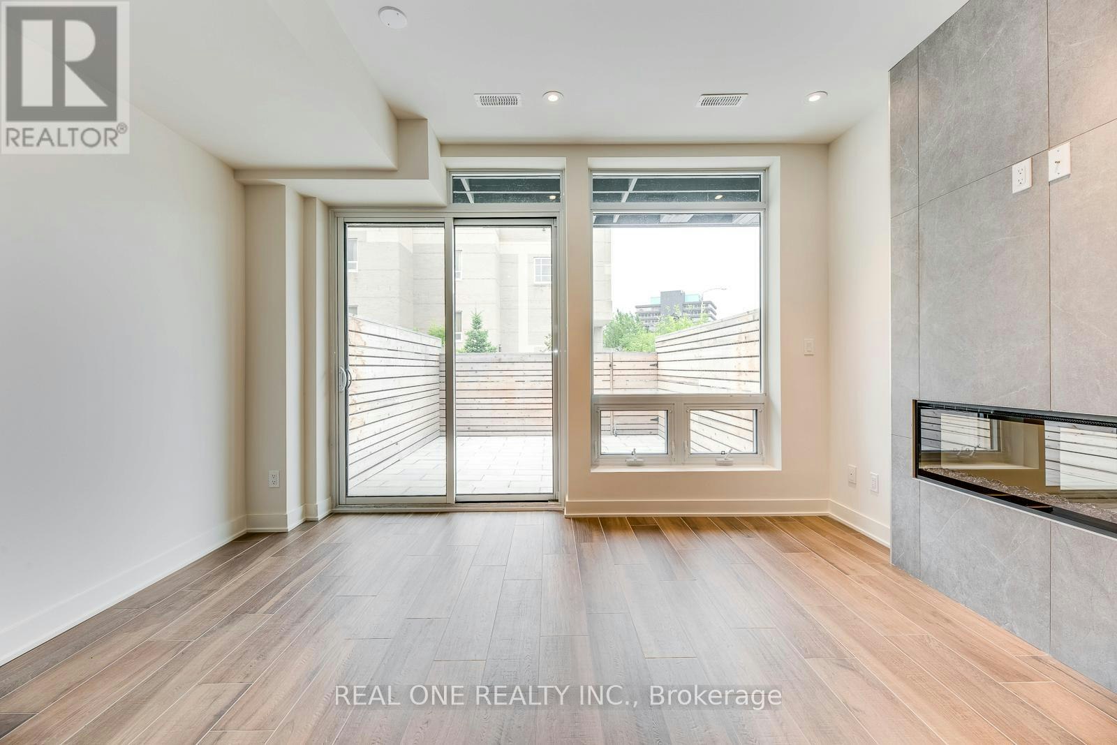 42 Sonic Way, Toronto, ON, M3C 0P3 - 6
