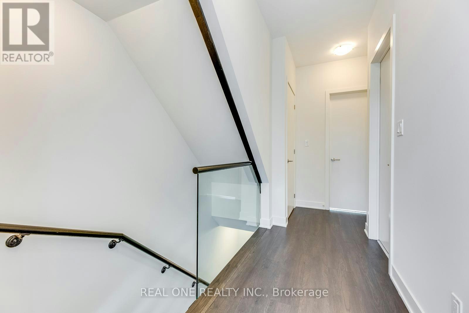 42 Sonic Way, Toronto, ON, M3C 0P3 - 31