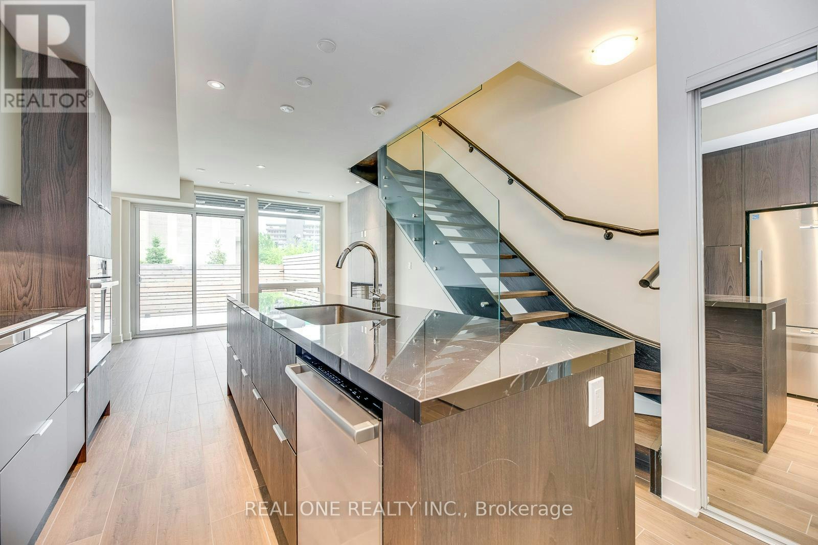 42 Sonic Way, Toronto, ON, M3C 0P3 - 5