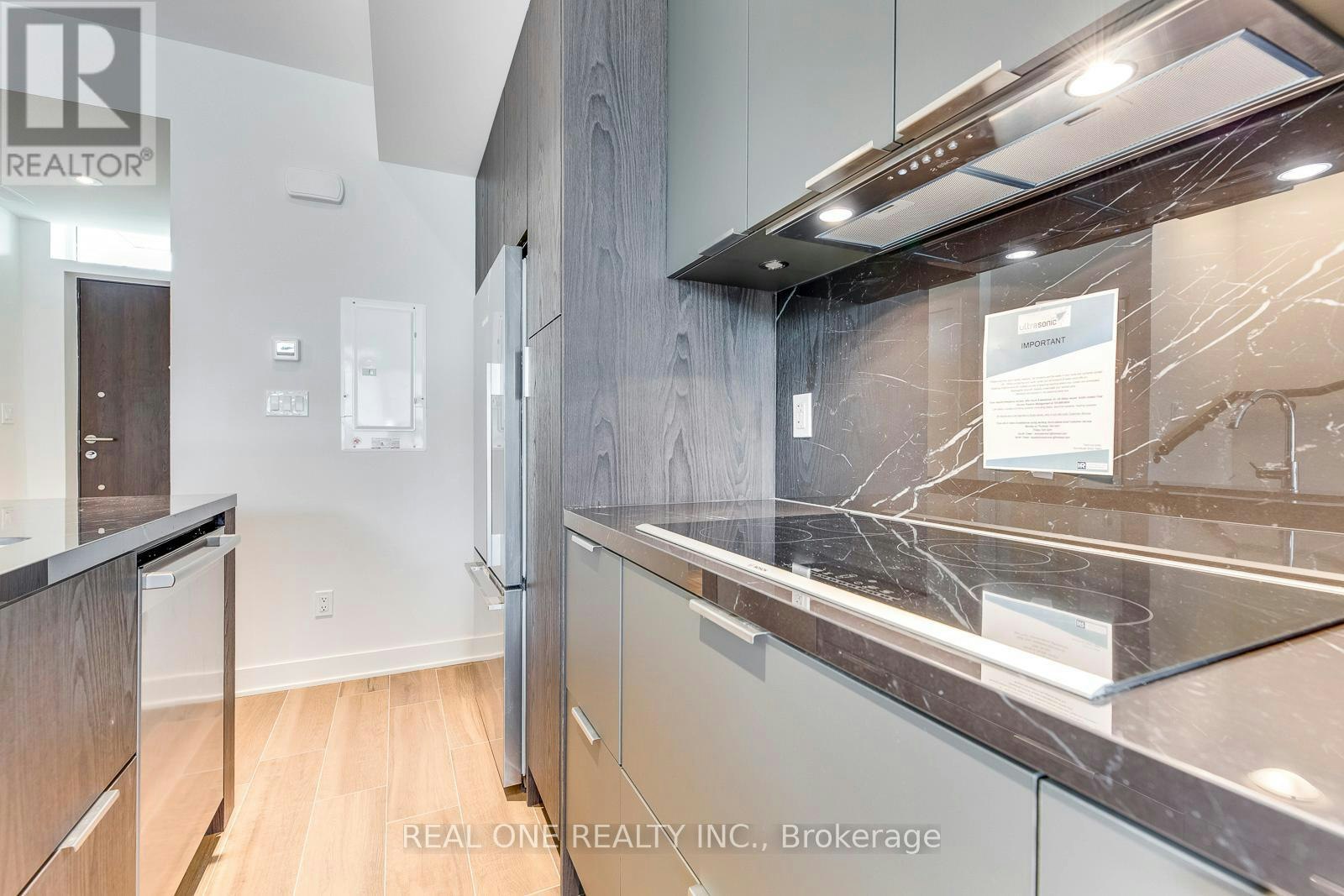42 Sonic Way, Toronto, ON, M3C 0P3 - 18