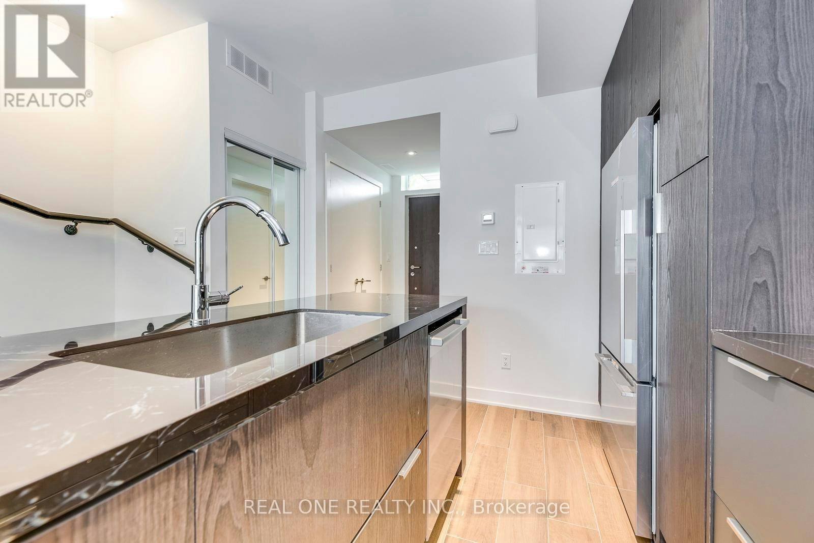 42 Sonic Way, Toronto, ON, M3C 0P3 - 17