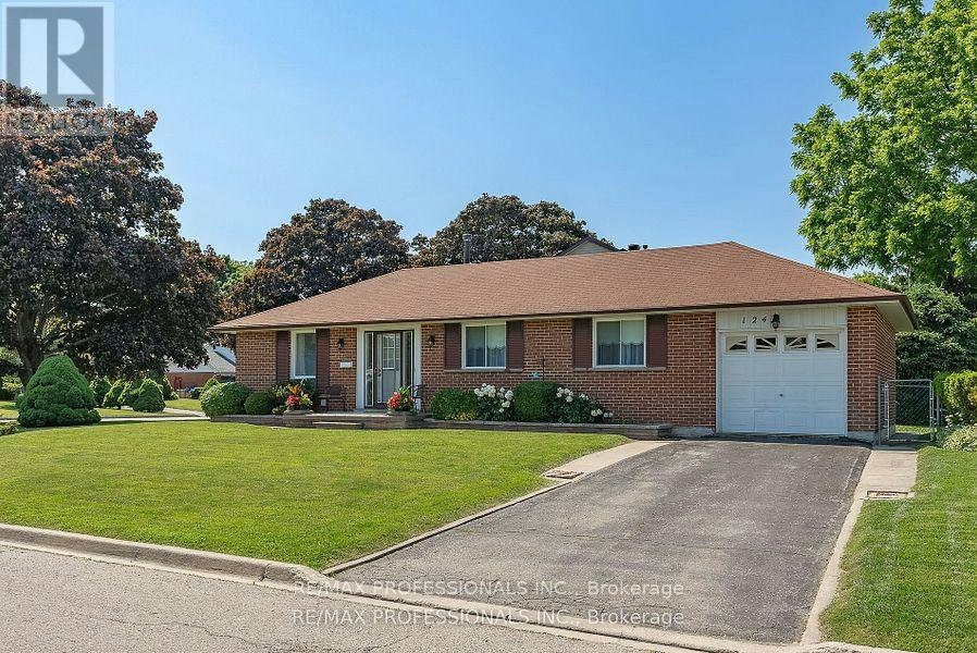LOWER-124 Panter Crescent, Ajax, ON, L1S 3T2