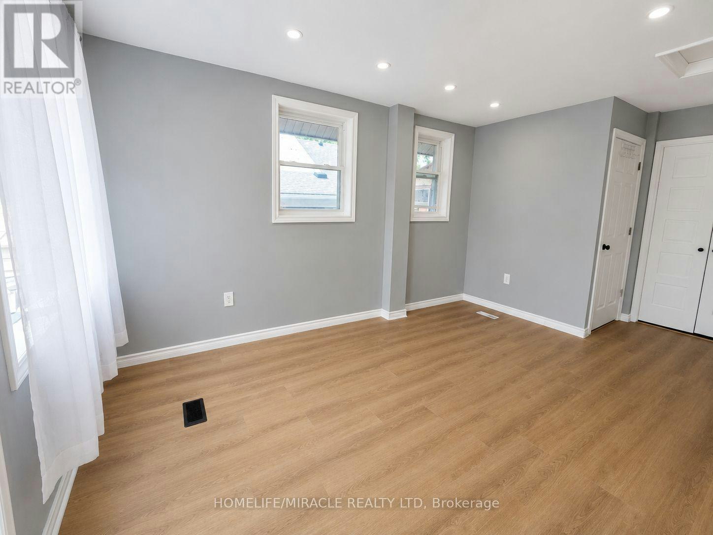MAIN-6523 Barker Street, Niagara Falls, ON, L2G 1Y6 - 5