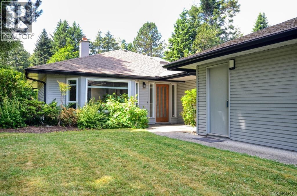 6-4630 Lochside Drive, Saanich, BC, V8Y 2T1