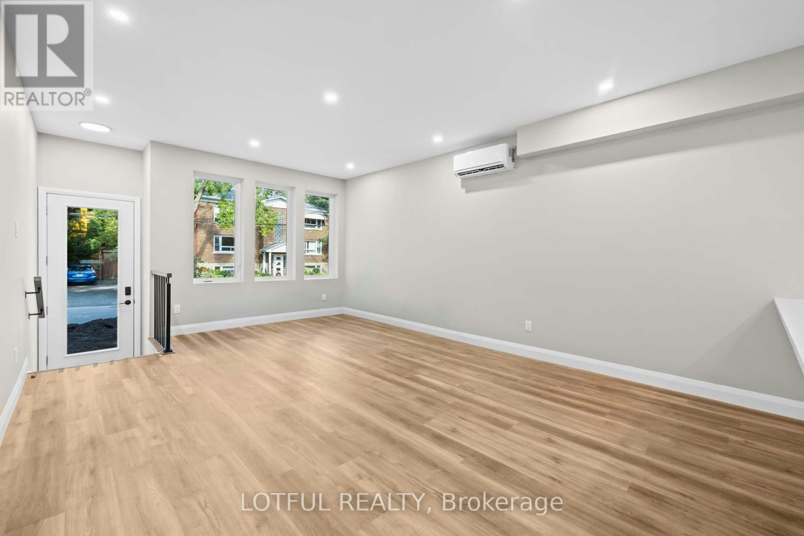 D-516 Tweedsmuir Avenue, Ottawa, ON, K1Z 5N9 - 5