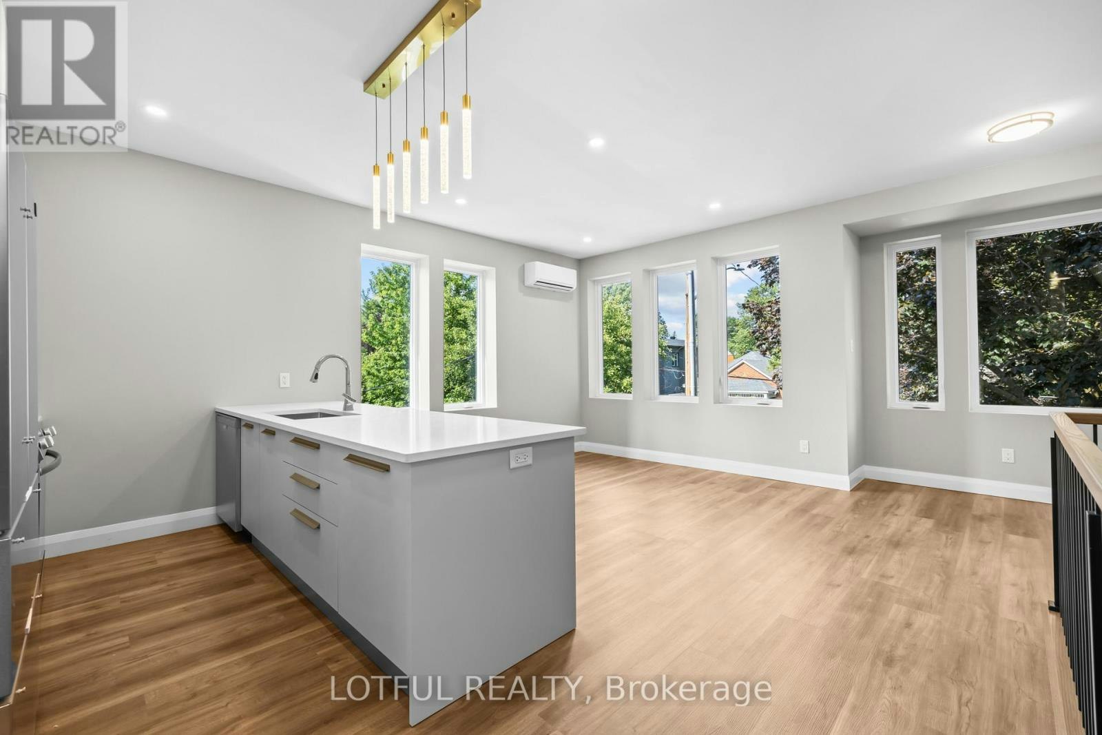 D-516 Tweedsmuir Avenue, Ottawa, ON, K1Z 5N9 - 4