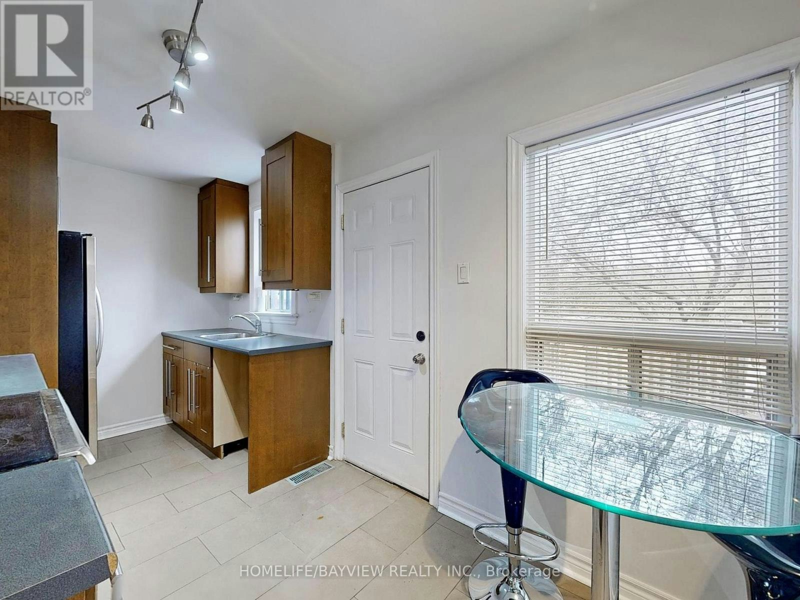 60 Bevdale Road, Toronto, ON, M2R 1L7 - 8