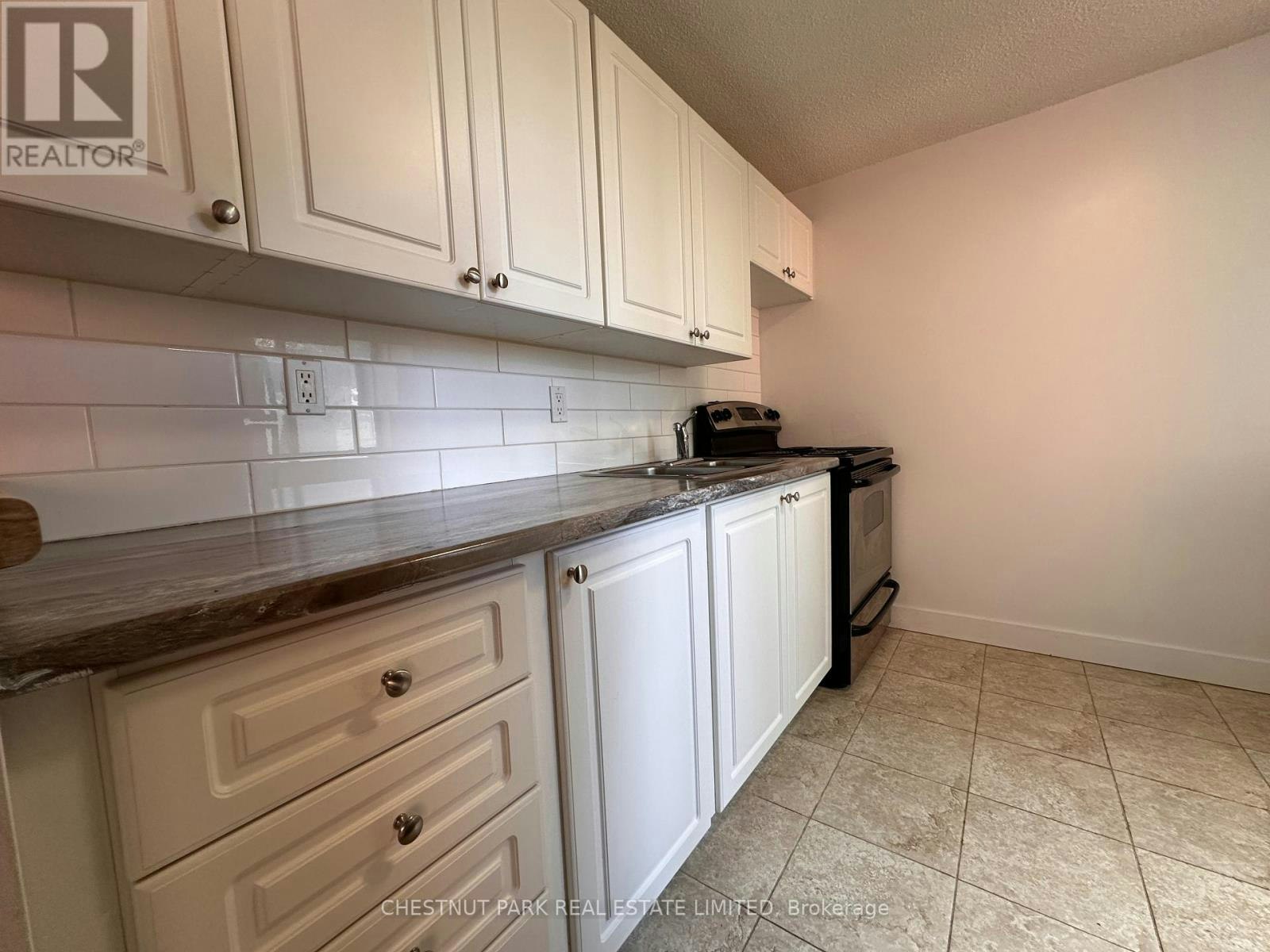 812-20 Saint Patrick Street, Toronto, ON, M5T 2Y4 - 8