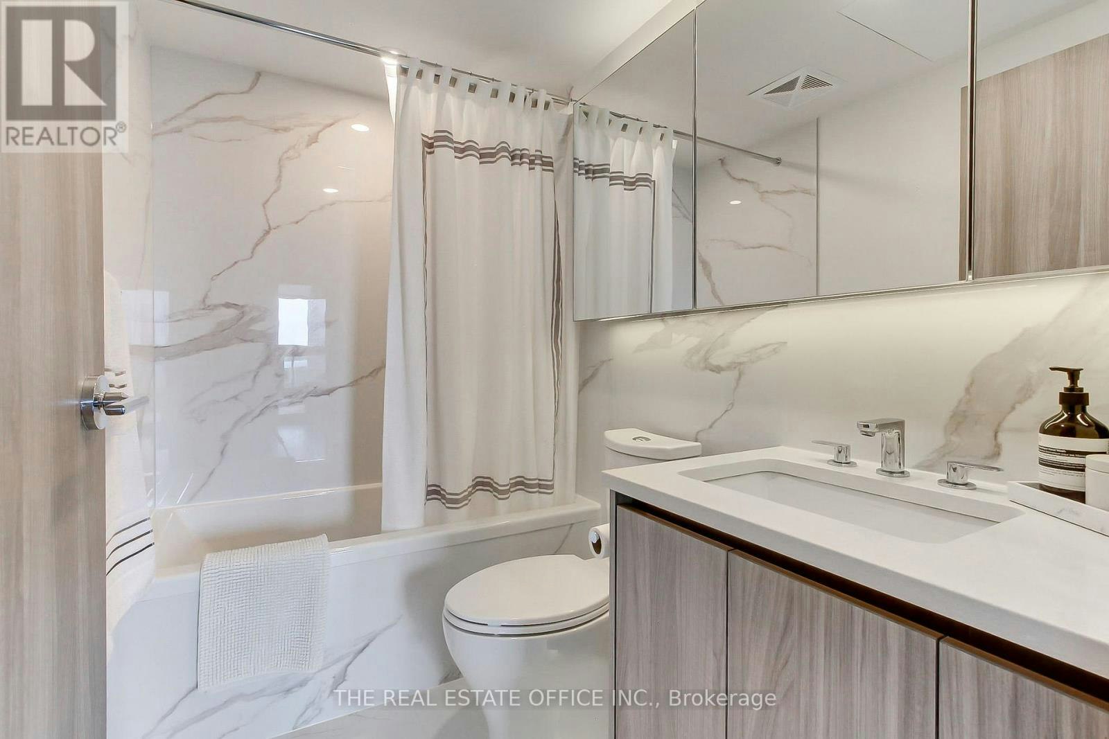 611-1 Concord Cityplace Way, Toronto, ON, M5V 0X3 - 12