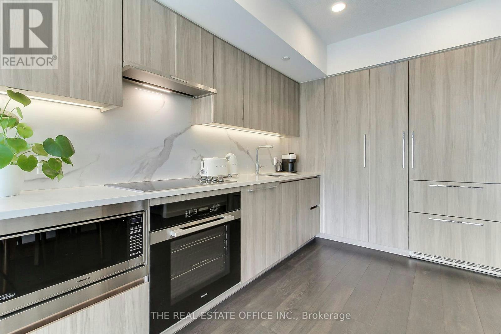 611-1 Concord Cityplace Way, Toronto, ON, M5V 0X3 - 5