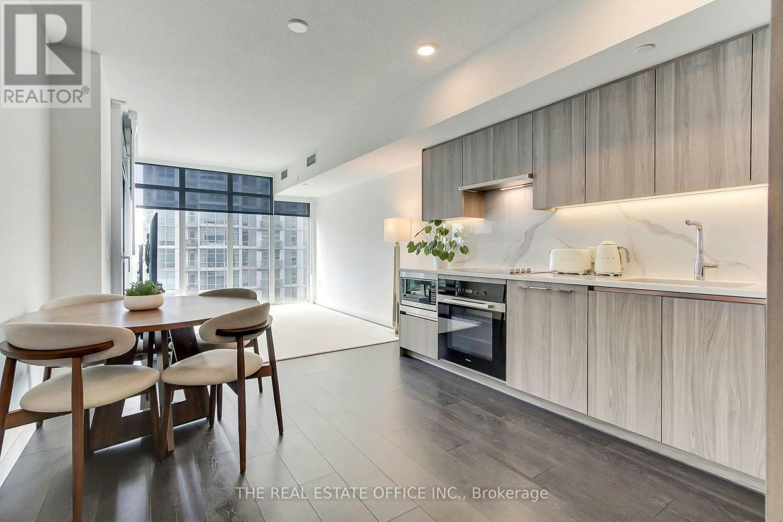611-1 Concord Cityplace Way, Toronto, ON, M5V 0X3 - 2
