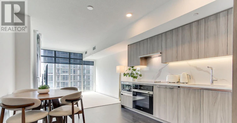 611-1 Concord Cityplace Way, Toronto, ON, M5V 0X3 - 2