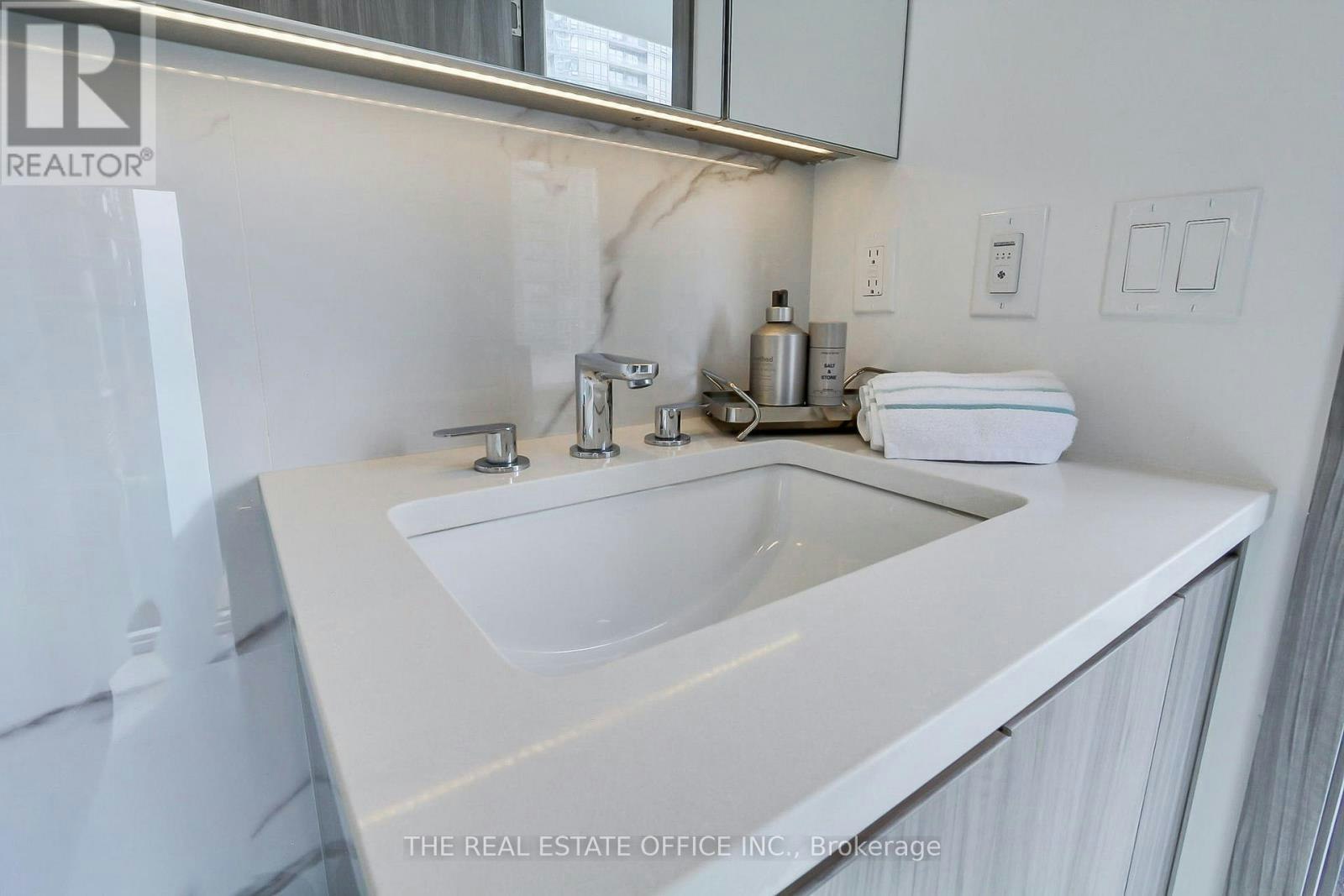 611-1 Concord Cityplace Way, Toronto, ON, M5V 0X3 - 16
