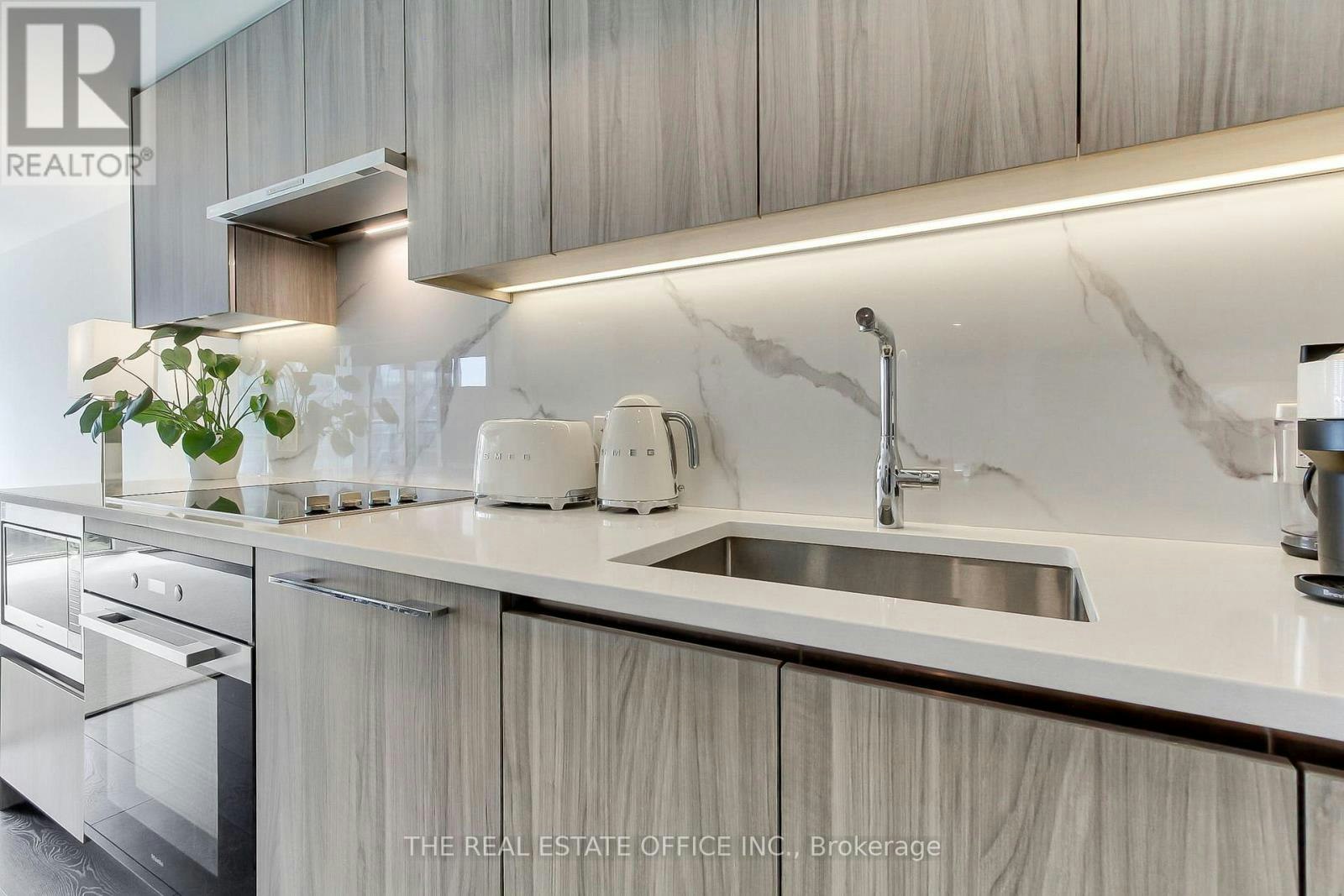 611-1 Concord Cityplace Way, Toronto, ON, M5V 0X3 - 4