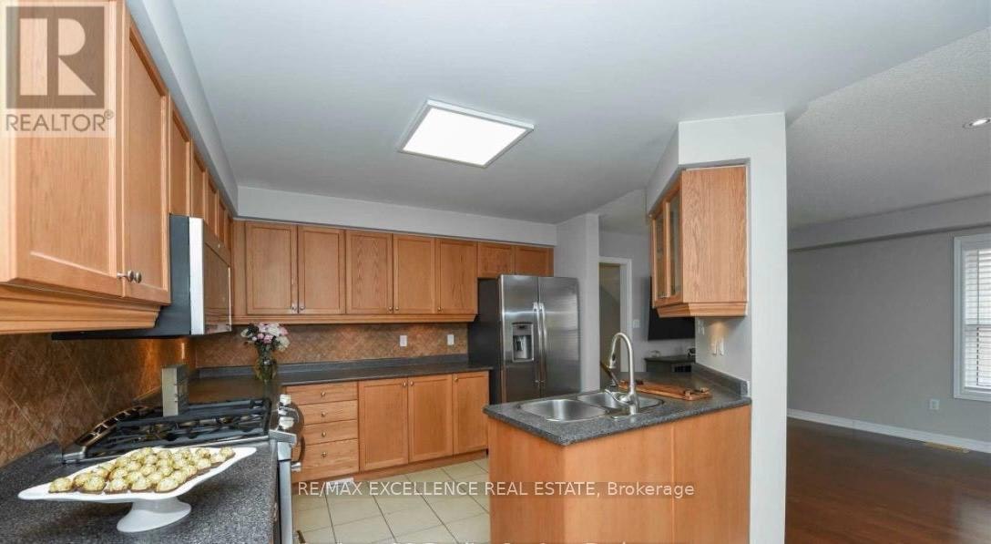 17 Fallstar Crescent, Brampton, ON, L7A 2J5 - 5