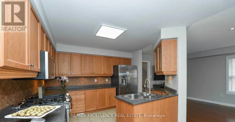 17 Fallstar Crescent, Brampton, ON, L7A 2J5 - 5