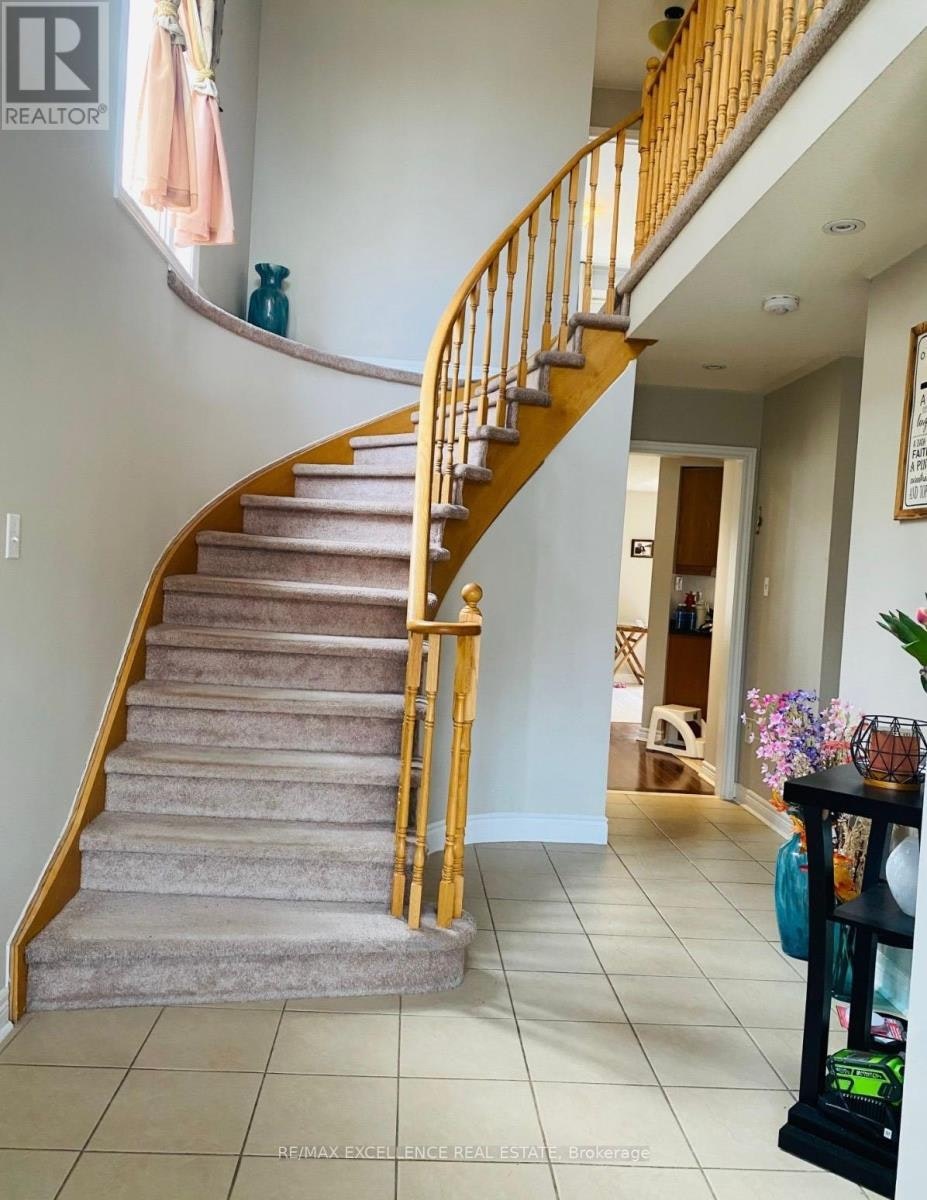 17 Fallstar Crescent, Brampton, ON, L7A 2J5 - 8