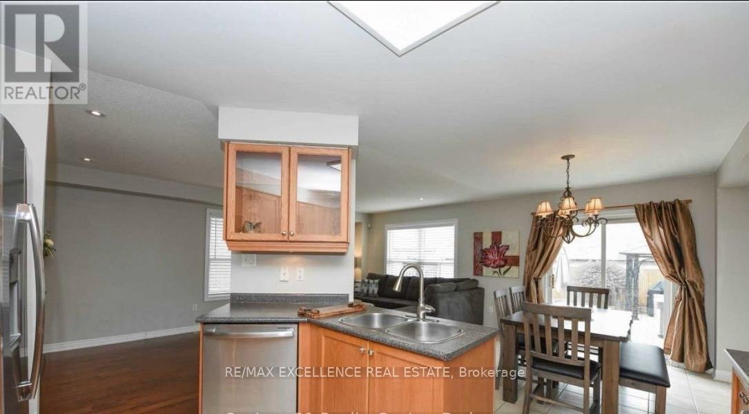 17 Fallstar Crescent, Brampton, ON, L7A 2J5 - 6