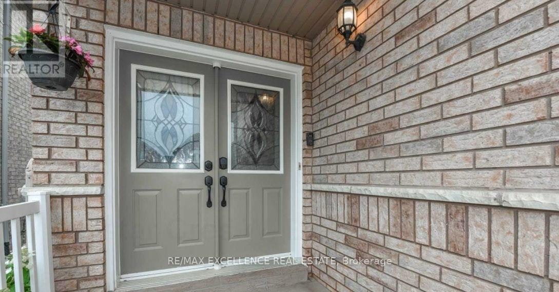 17 Fallstar Crescent, Brampton, ON, L7A 2J5 - 2