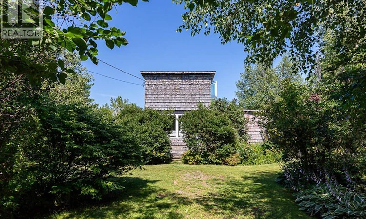 41 De La Rochelle Avenue