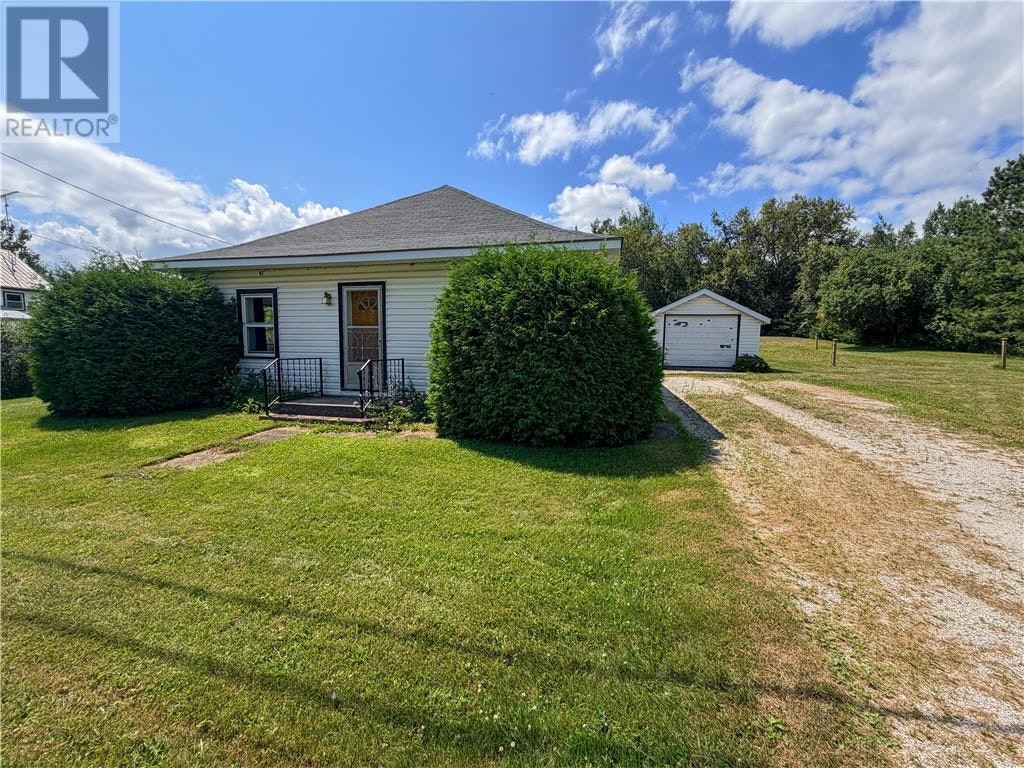 11 Perivale Road E, Central Manitoulin, ON, P0P 2B0