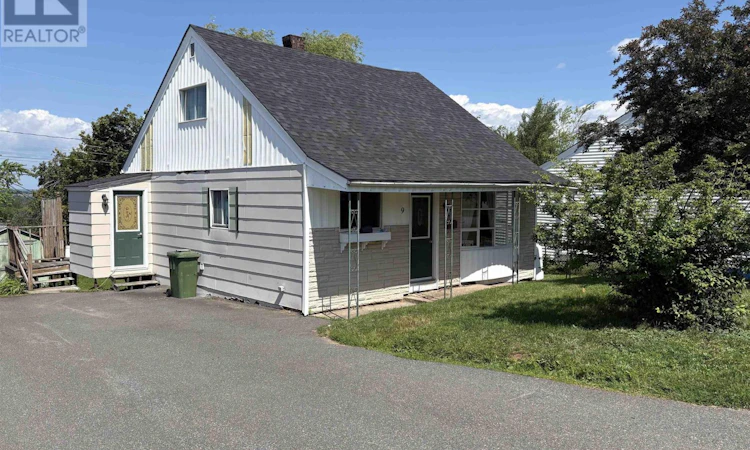 9 Maclaren Avenue