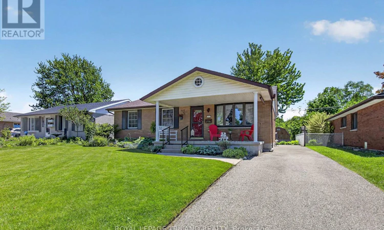 7 Thompson Avenue