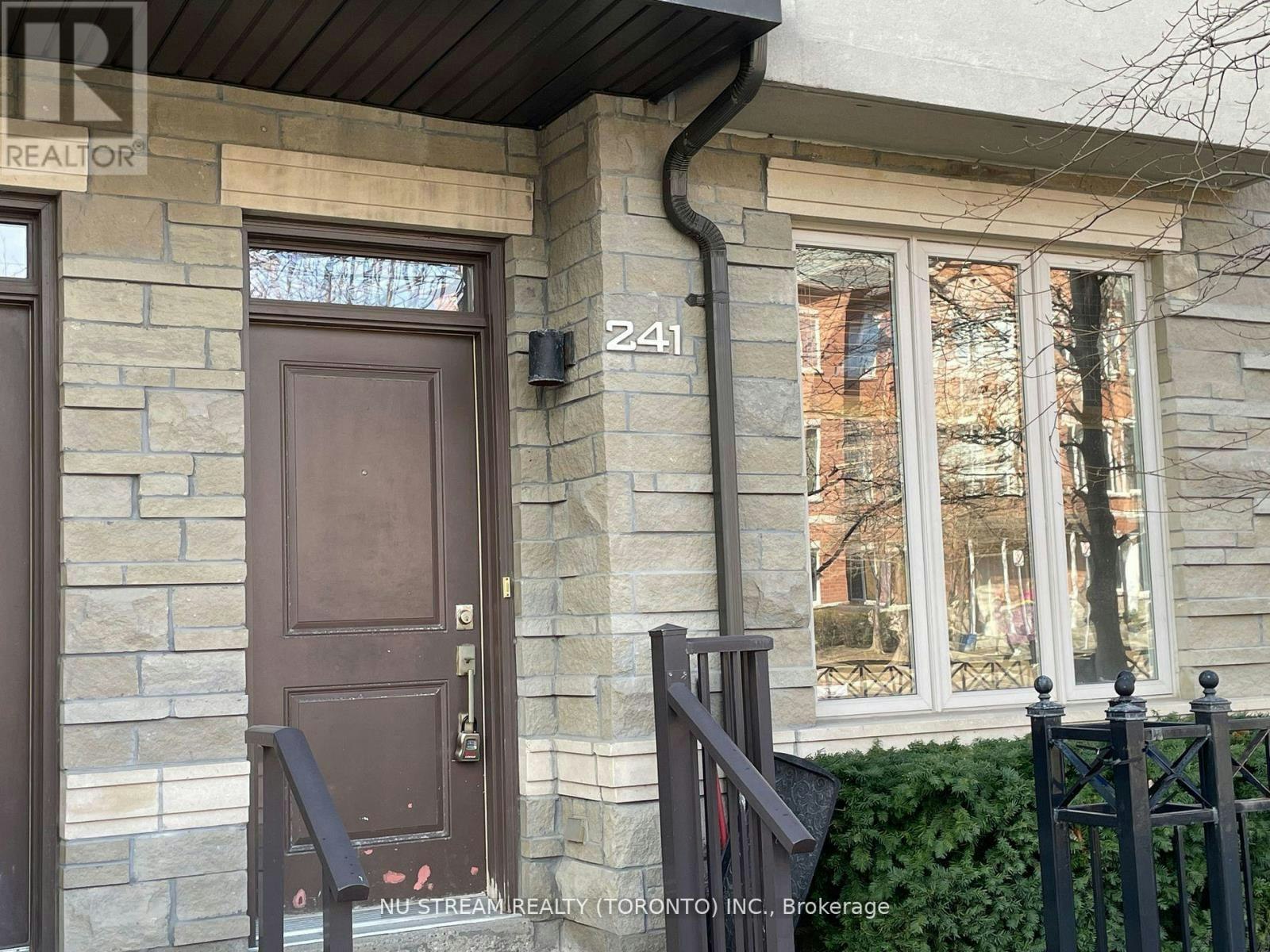 241 Park Road SOUTH, Markham, ON, L3T 0B6 - 2