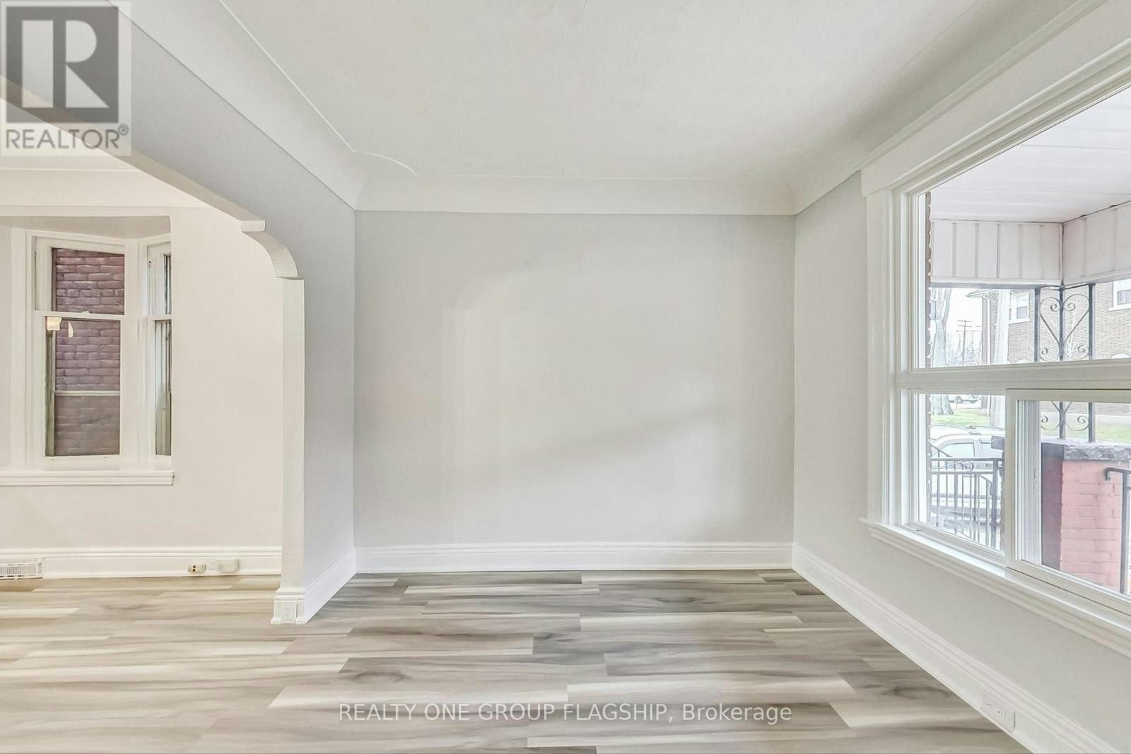 16 Huntley Street, Hamilton, ON, L8L 5X7 - 8