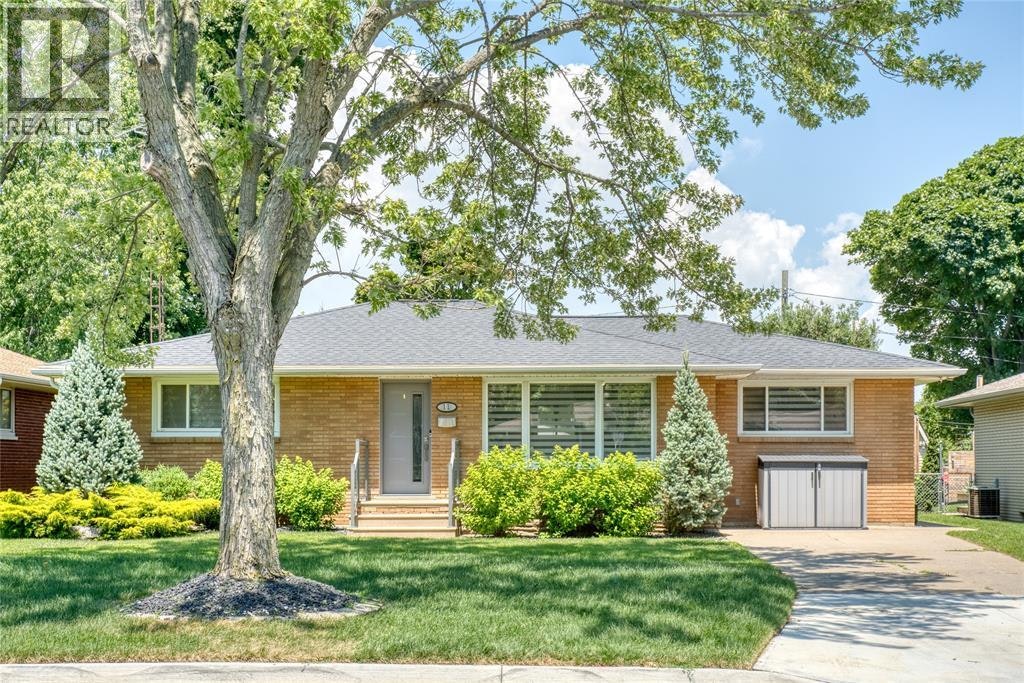 11 Margaret, Leamington, ON, N8H 2J9