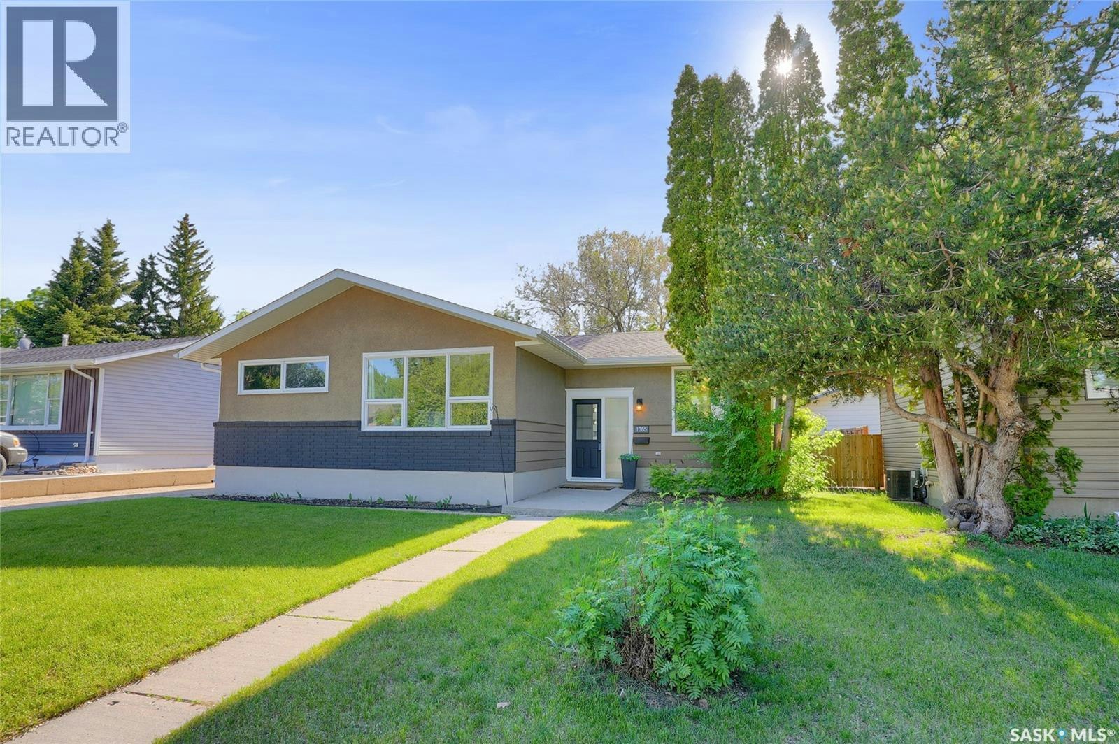1385 Queen Crescent, Moose Jaw, SK, S6H 3G5