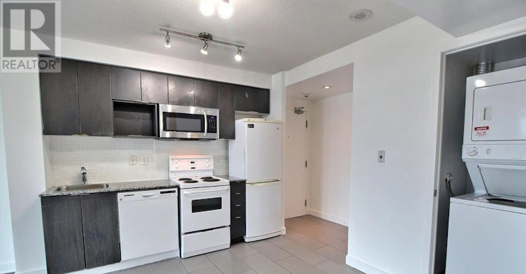 711-15 Fort York Boulevard, Toronto, ON, M5V 3Y4 - 2