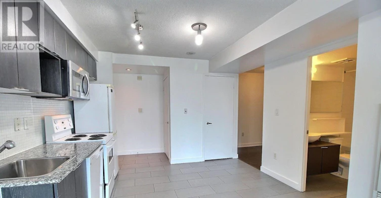 711-15 Fort York Boulevard, Toronto, ON, M5V 3Y4 - 4